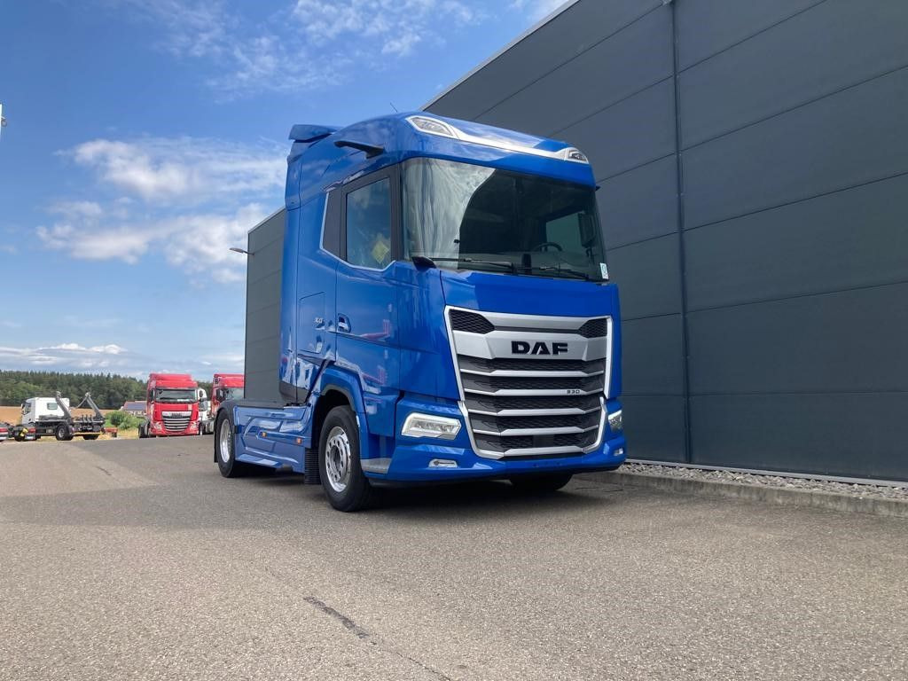 DAF XG 530 FT Alcoa Intarder Standklima Alcoa Kamera - Tracteur routier: photos 1 DAF XG 530 FT Alcoa Intarder Standklima Alcoa Kamera - Tracteur routier: photos 1