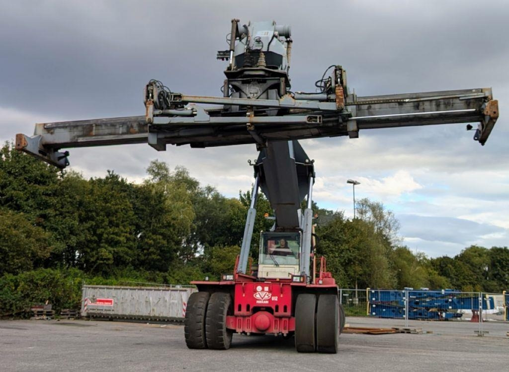 CVS Ferrari F377.5 PB - Reach stacker: photos 1 CVS Ferrari F377.5 PB - Reach stacker: photos 1