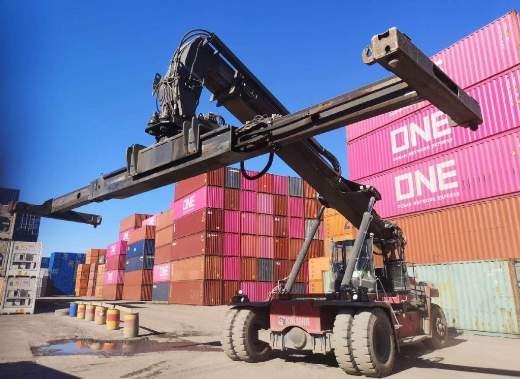 Kalmar DRG100-54S6 - Reach stacker: photos 1 Kalmar DRG100-54S6 - Reach stacker: photos 1
