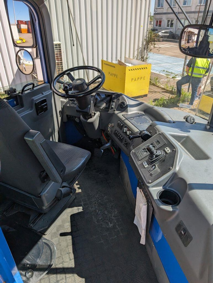 Kalmar T2 - Tracteur portuaire: photos 5 Kalmar T2 - Tracteur portuaire: photos 5