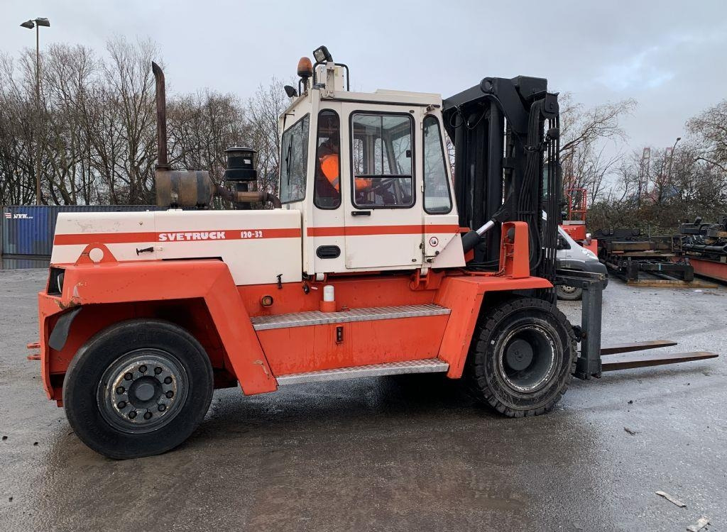 Svetruck 13,6-120-32 - Chariot élévateur diesel: photos 5 Svetruck 13,6-120-32 - Chariot élévateur diesel: photos 5