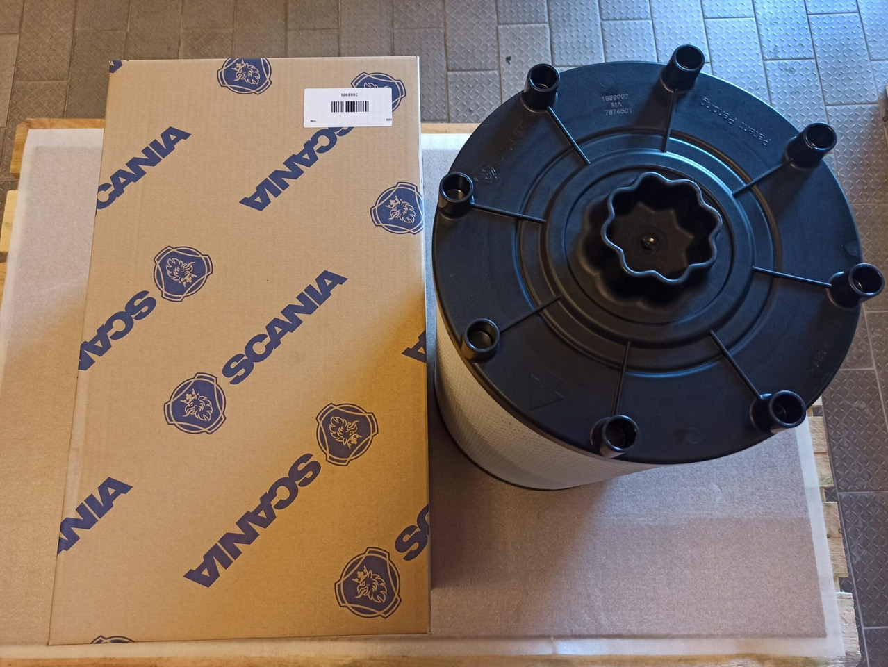 SCANIA AIR FILTER 1869992 - Filtre à air pour Camion: photos 1 SCANIA AIR FILTER 1869992 - Filtre à air pour Camion: photos 1