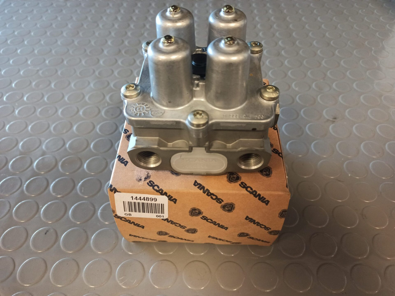 SCANIA FOUR CIRCUIT PROTECTION VALVE - 1444899 - Pièces de frein pour Camion: photos 1 SCANIA FOUR CIRCUIT PROTECTION VALVE - 1444899 - Pièces de frein pour Camion: photos 1