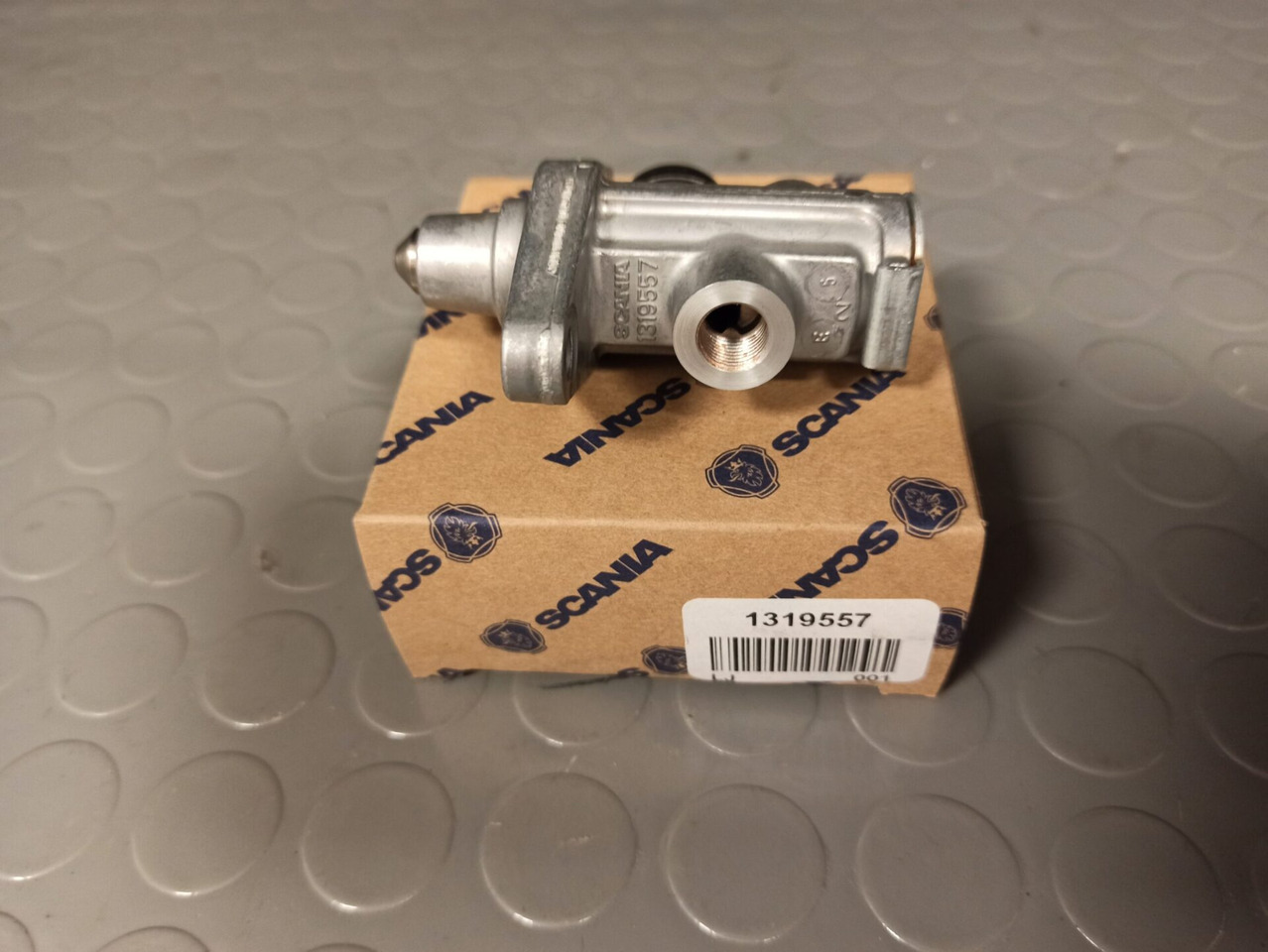 SCANIA NEUTRAL POSITION VALVE 1319557 - Boîte de vitesse et pièces pour Camion: photos 1 SCANIA NEUTRAL POSITION VALVE 1319557 - Boîte de vitesse et pièces pour Camion: photos 1