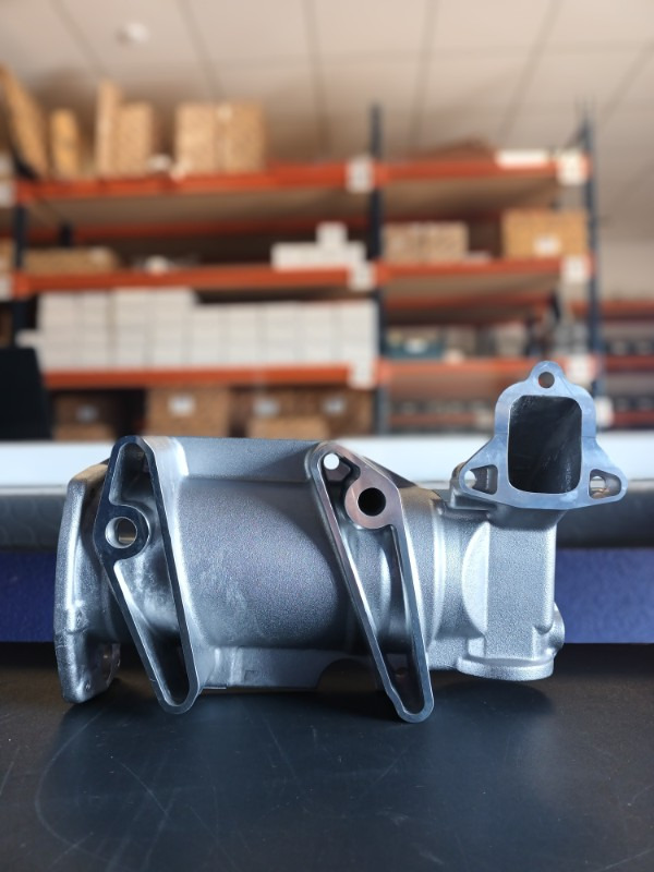 SCANIA OIL COOLER HOUSING 1450158 - Radiateur d'huile pour Camion: photos 2 SCANIA OIL COOLER HOUSING 1450158 - Radiateur d'huile pour Camion: photos 2