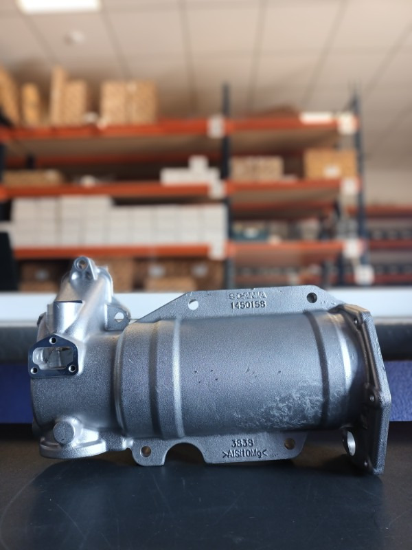 SCANIA OIL COOLER HOUSING 1450158 - Radiateur d'huile pour Camion: photos 1 SCANIA OIL COOLER HOUSING 1450158 - Radiateur d'huile pour Camion: photos 1