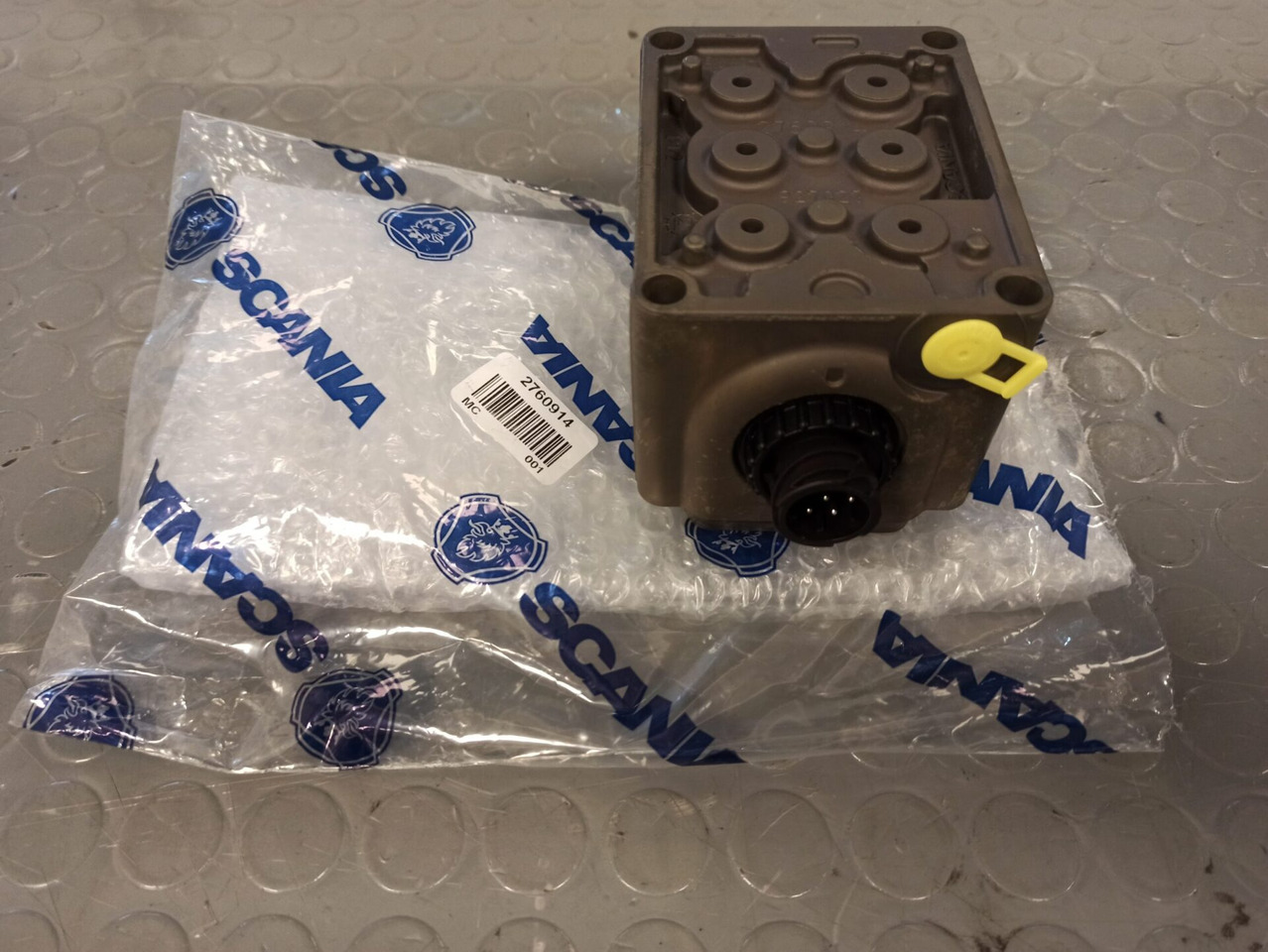SCANIA VALVE HOUSING 2760914 - Boîte de vitesse et pièces pour Camion: photos 1 SCANIA VALVE HOUSING 2760914 - Boîte de vitesse et pièces pour Camion: photos 1