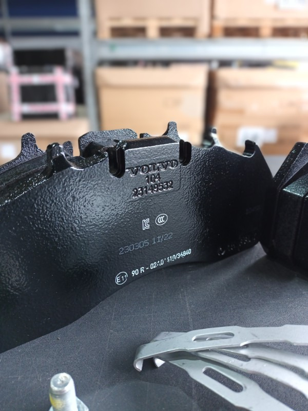 VOLVO BRAKE PAD KIT 23149532 - Plaquettes de frein pour Camion: photos 4 VOLVO BRAKE PAD KIT 23149532 - Plaquettes de frein pour Camion: photos 4