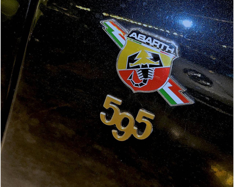 Berline Abarth 595 Scorpioneoro: photos 16