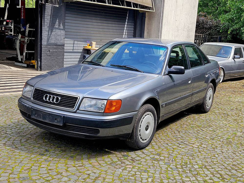 Audi 100 2.4D - Voiture: photos 1 Audi 100 2.4D - Voiture: photos 1
