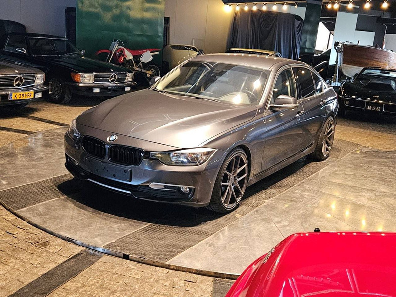 BMW 3-Reeks (F30) _ 320d - Voiture: photos 1 BMW 3-Reeks (F30) _ 320d - Voiture: photos 1