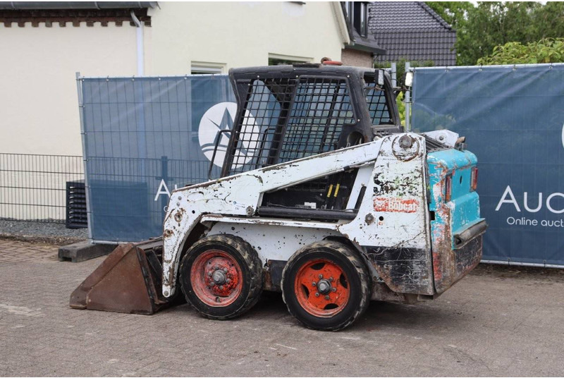 Bobcat S100 - Chargeuse sur pneus: photos 3 Bobcat S100 - Chargeuse sur pneus: photos 3
