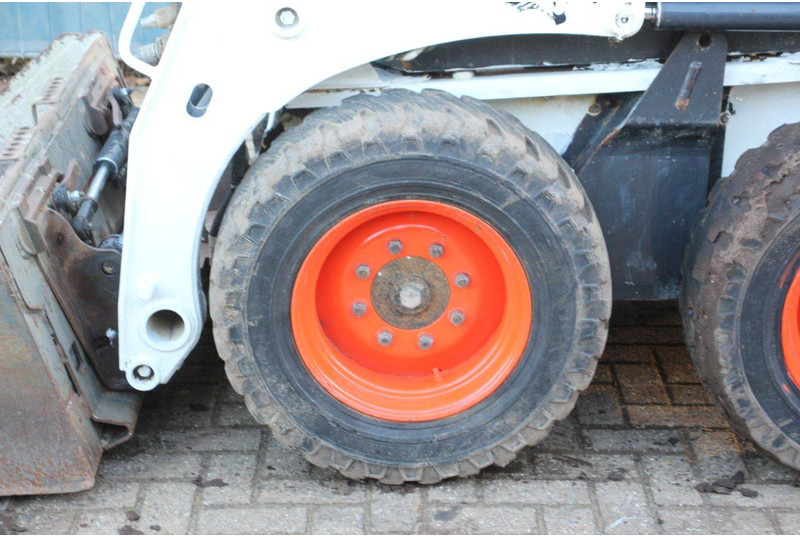 Chargeuse sur pneus Bobcat S450: photos 11