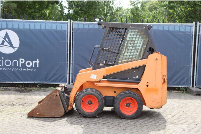 Bobcat S70 - Chargeuse sur pneus: photos 2 Bobcat S70 - Chargeuse sur pneus: photos 2