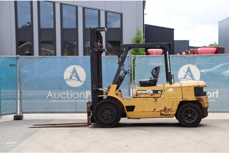 Caterpillar DP45 - Chariot élévateur diesel: photos 2 Caterpillar DP45 - Chariot élévateur diesel: photos 2