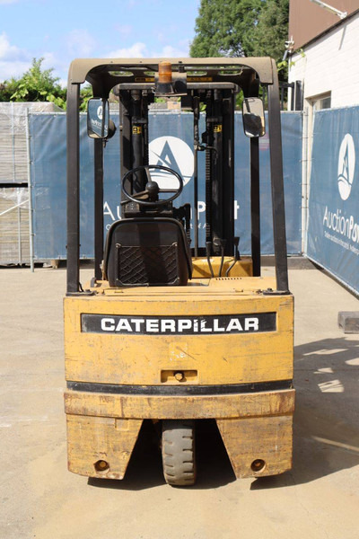 Caterpillar VMAX F30 - Chariot élévateur électrique: photos 5 Caterpillar VMAX F30 - Chariot élévateur électrique: photos 5