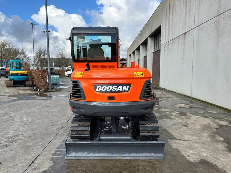 Doosan DX55-9C - Pelle sur chenille: photos 5 Doosan DX55-9C - Pelle sur chenille: photos 5