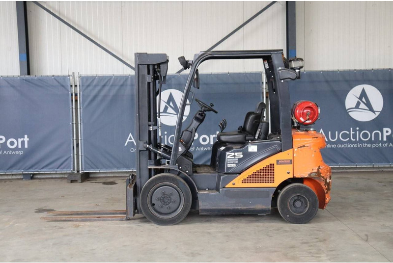 Doosan G25N-7 - Chariot élévateur à gaz: photos 2 Doosan G25N-7 - Chariot élévateur à gaz: photos 2
