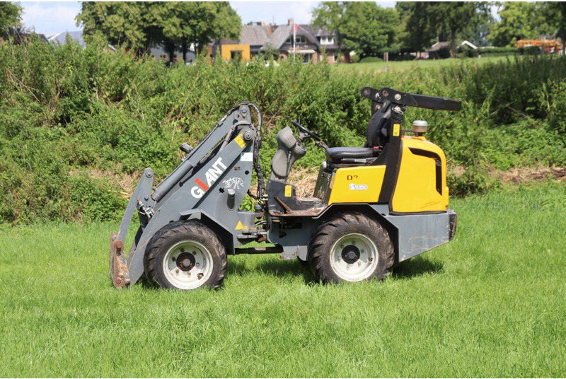 Giant D337T - Chargeuse sur pneus: photos 1 Giant D337T - Chargeuse sur pneus: photos 1
