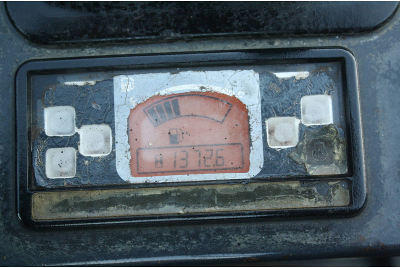 Pelle sur chenille Hitachi ZX17U-5: photos 15