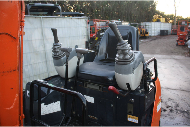 Pelle sur chenille Hitachi ZX17U-5: photos 14