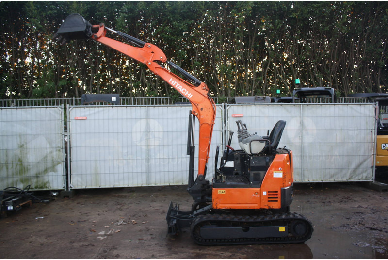 Pelle sur chenille Hitachi ZX17U-5: photos 12