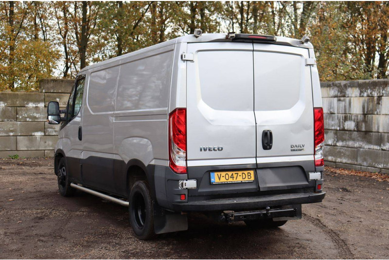 Iveco Daily 40C21 - Fourgon utilitaire: photos 4 Iveco Daily 40C21 - Fourgon utilitaire: photos 4