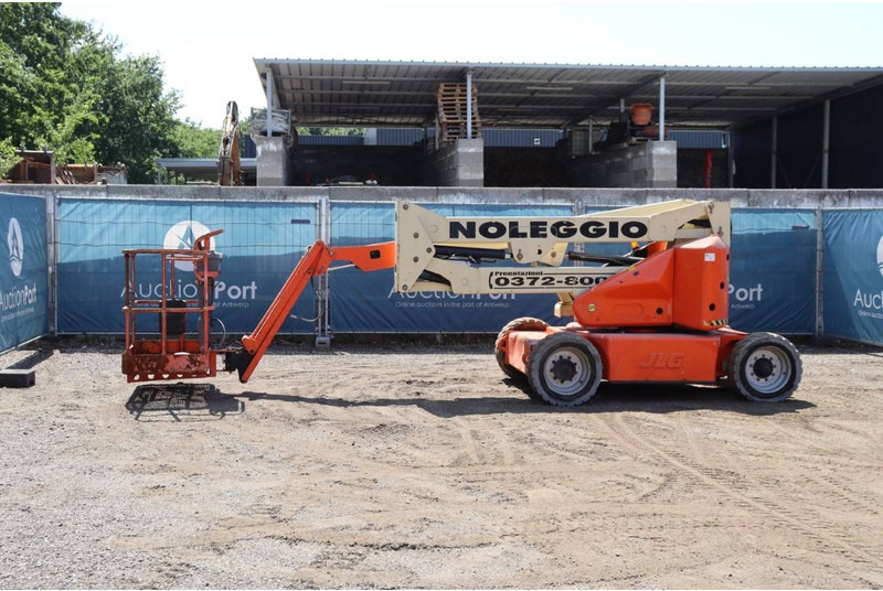 JLG E450AJ - Nacelle articulée: photos 1 JLG E450AJ - Nacelle articulée: photos 1