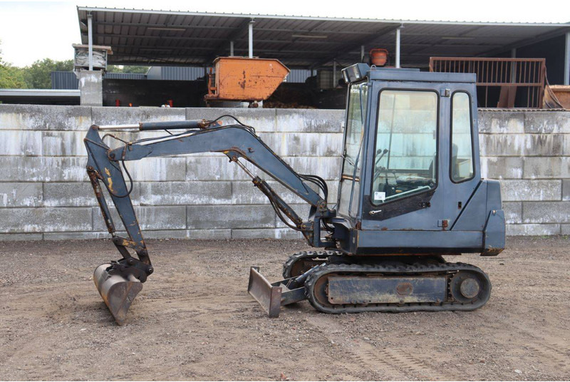 Komatsu PC10-6 - Pelle sur chenille: photos 1 Komatsu PC10-6 - Pelle sur chenille: photos 1