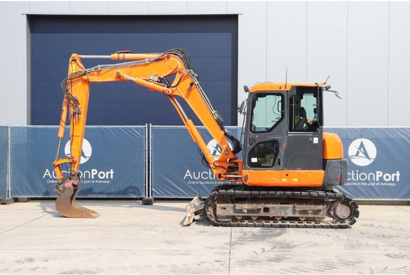 Komatsu PC80MR-3 - Pelle sur chenille: photos 2 Komatsu PC80MR-3 - Pelle sur chenille: photos 2
