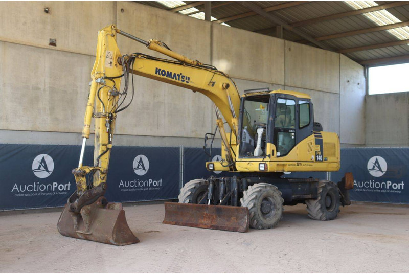Pelle sur pneus Komatsu PW140-7: photos 8