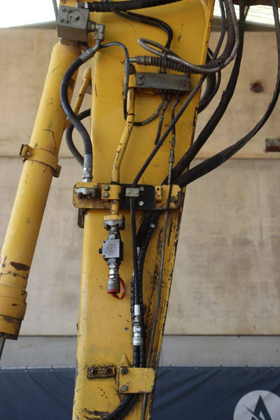 Pelle sur pneus Komatsu PW140-7: photos 17