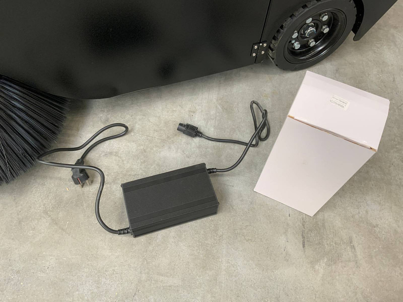 Balayeuse de voirie neuf Kremer KRYZS4 Zit: photos 11 Balayeuse de voirie neuf Kremer KRYZS4 Zit: photos 11