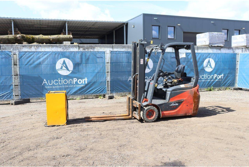 Linde E16C - Chariot élévateur électrique: photos 1 Linde E16C - Chariot élévateur électrique: photos 1