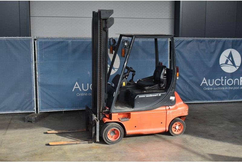 Linde E20P - Chariot élévateur électrique: photos 1 Linde E20P - Chariot élévateur électrique: photos 1