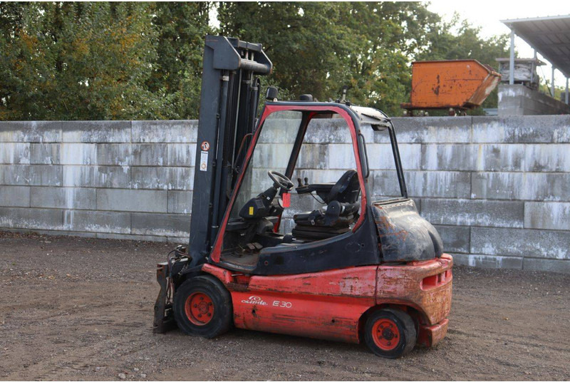 Linde E30-02 - Chariot élévateur électrique: photos 3 Linde E30-02 - Chariot élévateur électrique: photos 3