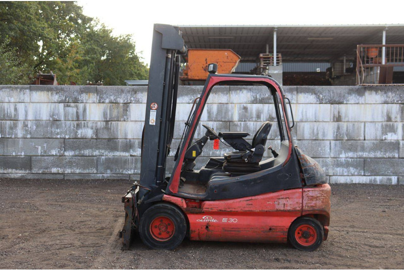 Linde E30-02 - Chariot élévateur électrique: photos 2 Linde E30-02 - Chariot élévateur électrique: photos 2