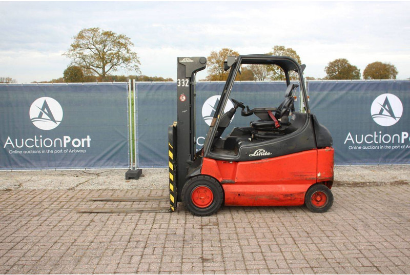 Linde E30/03/600 - Chariot élévateur électrique: photos 2 Linde E30/03/600 - Chariot élévateur électrique: photos 2