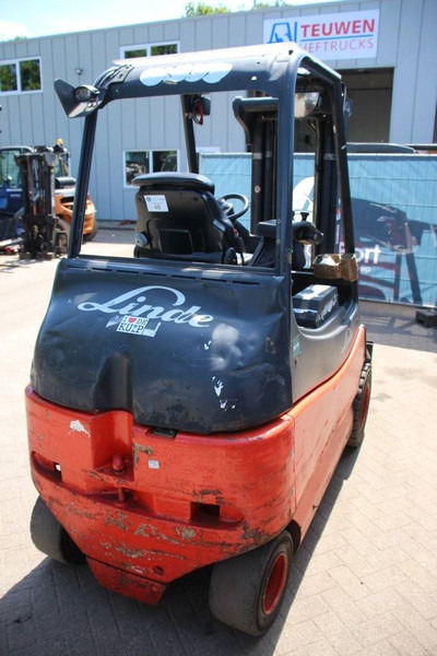 Linde E30/03 - Chariot élévateur électrique: photos 5 Linde E30/03 - Chariot élévateur électrique: photos 5