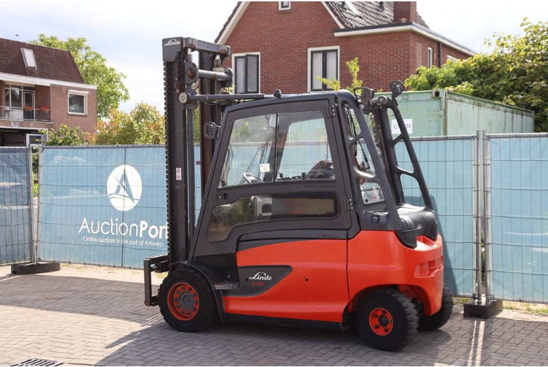 Linde E50HL-01/600 - Chariot élévateur électrique: photos 3 Linde E50HL-01/600 - Chariot élévateur électrique: photos 3