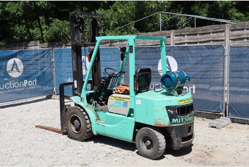 Mitsubishi FG 30 T - Chariot élévateur à gaz: photos 4 Mitsubishi FG 30 T - Chariot élévateur à gaz: photos 4