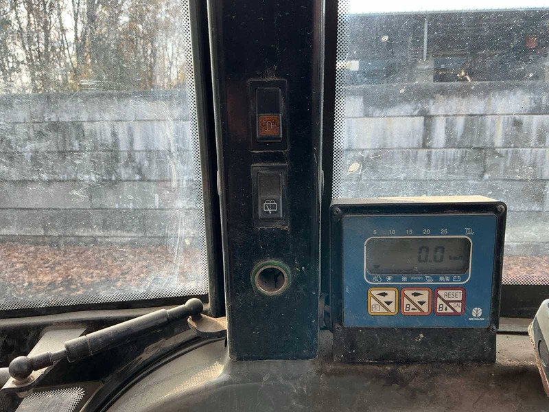 Tracteur agricole New Holland L85 DT: photos 18