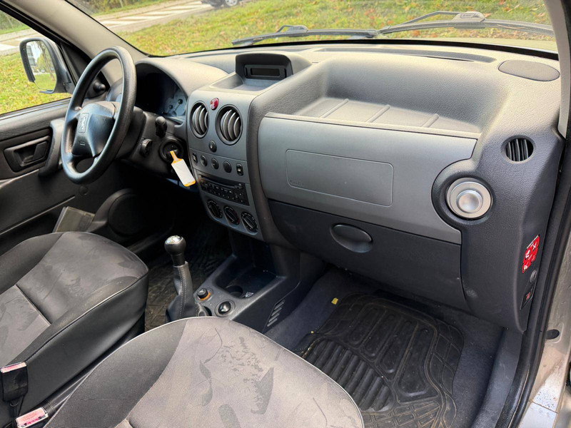 Berline Peugeot Partner 1.6 HDI: photos 6