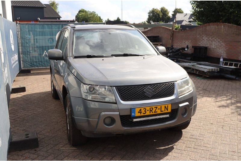 Berline Suzuki Grand Vitara: photos 7