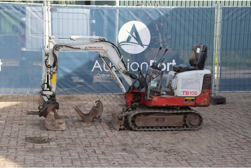 Takeuchi TB108 - Mini pelle: photos 1 Takeuchi TB108 - Mini pelle: photos 1