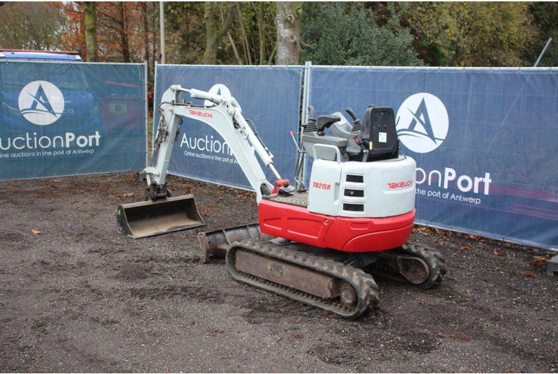 Takeuchi TB215R - Mini pelle: photos 3 Takeuchi TB215R - Mini pelle: photos 3