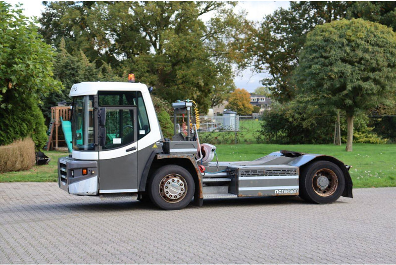 Terberg DT183 Mega - Tracteur portuaire: photos 1 Terberg DT183 Mega - Tracteur portuaire: photos 1