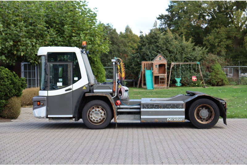 Terberg DT183 Mega - Tracteur portuaire: photos 2 Terberg DT183 Mega - Tracteur portuaire: photos 2