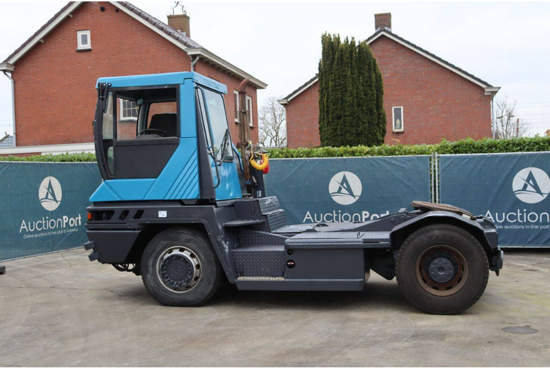 Terberg RT222 - Tracteur portuaire: photos 3 Terberg RT222 - Tracteur portuaire: photos 3