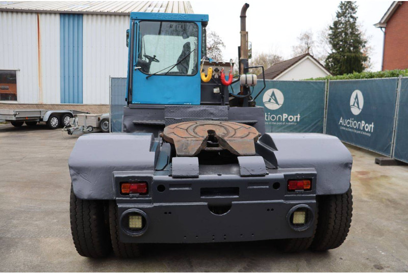 Terberg RT222 - Tracteur portuaire: photos 5 Terberg RT222 - Tracteur portuaire: photos 5